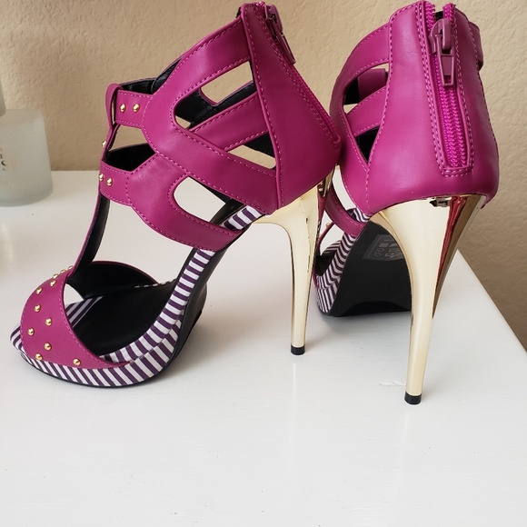 Heels - Picture 2 of 3